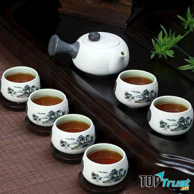 Mỗi khi uống trà, nước từ trong vòi chảy ra nhìn như cầu vồng sau cơn mưa.