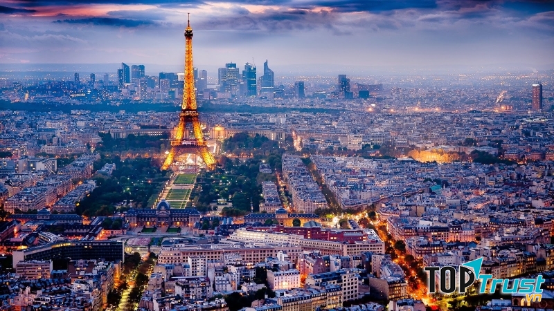 Paris mang vẻ đẹp mùa đông ngoạt ngào