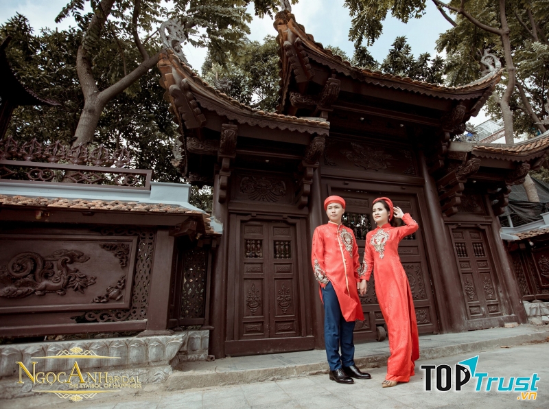 Áo dài truyền thống mang hơi hướng hiện đại