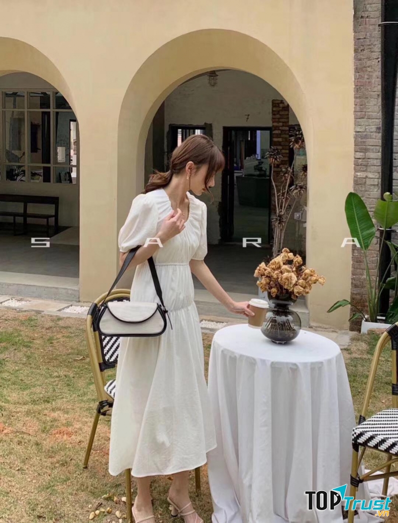 Tại 222 Boutique đều có sẵn những kiểu váy áo để bạn xúng xính