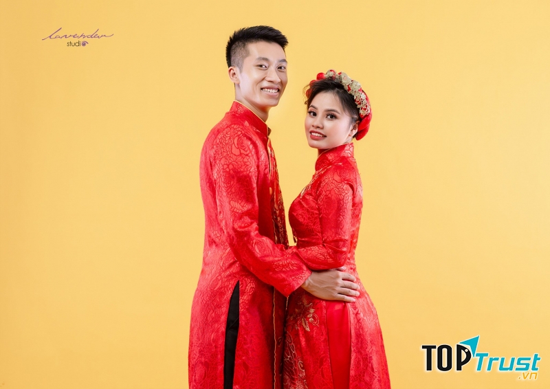 Lavender Studio với tà áo dài đẹp cho cô dâu, chú rể