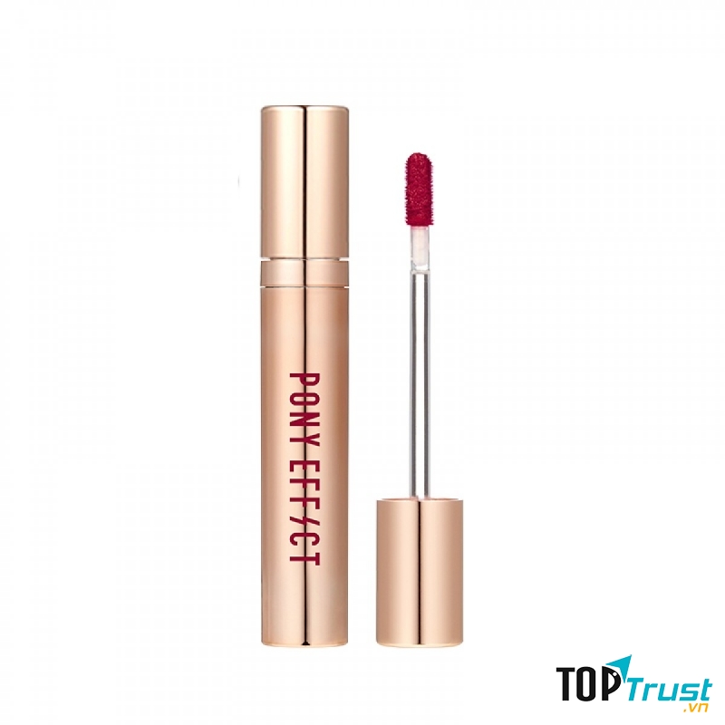Đây là dòng son của chuyên viên trang điểm PONY hợp tác với hãng MEMEBOX. Cây son trên hình thuộc dòng FAVOURITE FLUID LIP TINT màu fatalallure