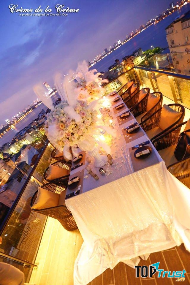 Khung cảnh một bữa tiệc được set up và decor bởi đội ngũ của 6 Degrees