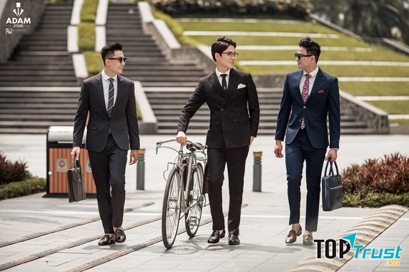 Adam Store mang đến hàng trăm mẫu áo vest nam cao cấp, mẫu mã đẹp, phom dáng đúng chuẩn để quý ông thể hiện phong cách lịch lãm, thời thượng của riêng mình
