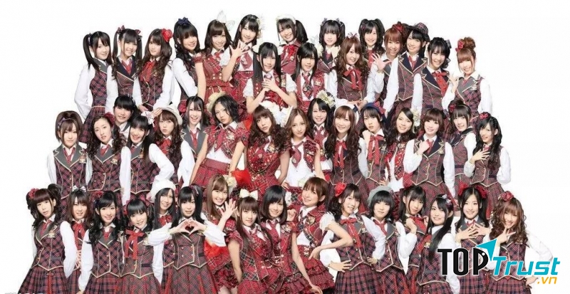 Độ tuổi của các cô gái từ 13-27, hoạt động theo 5 team. Team A, team K, team B, team 4 và team 8.