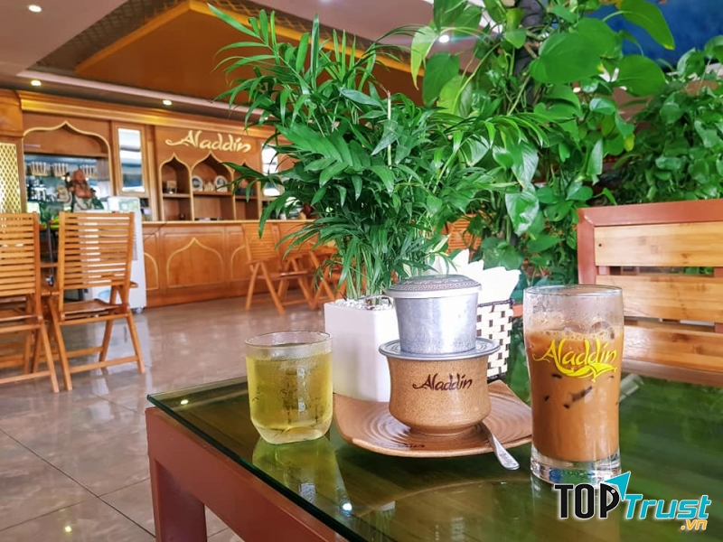 Đồ uống tại quán