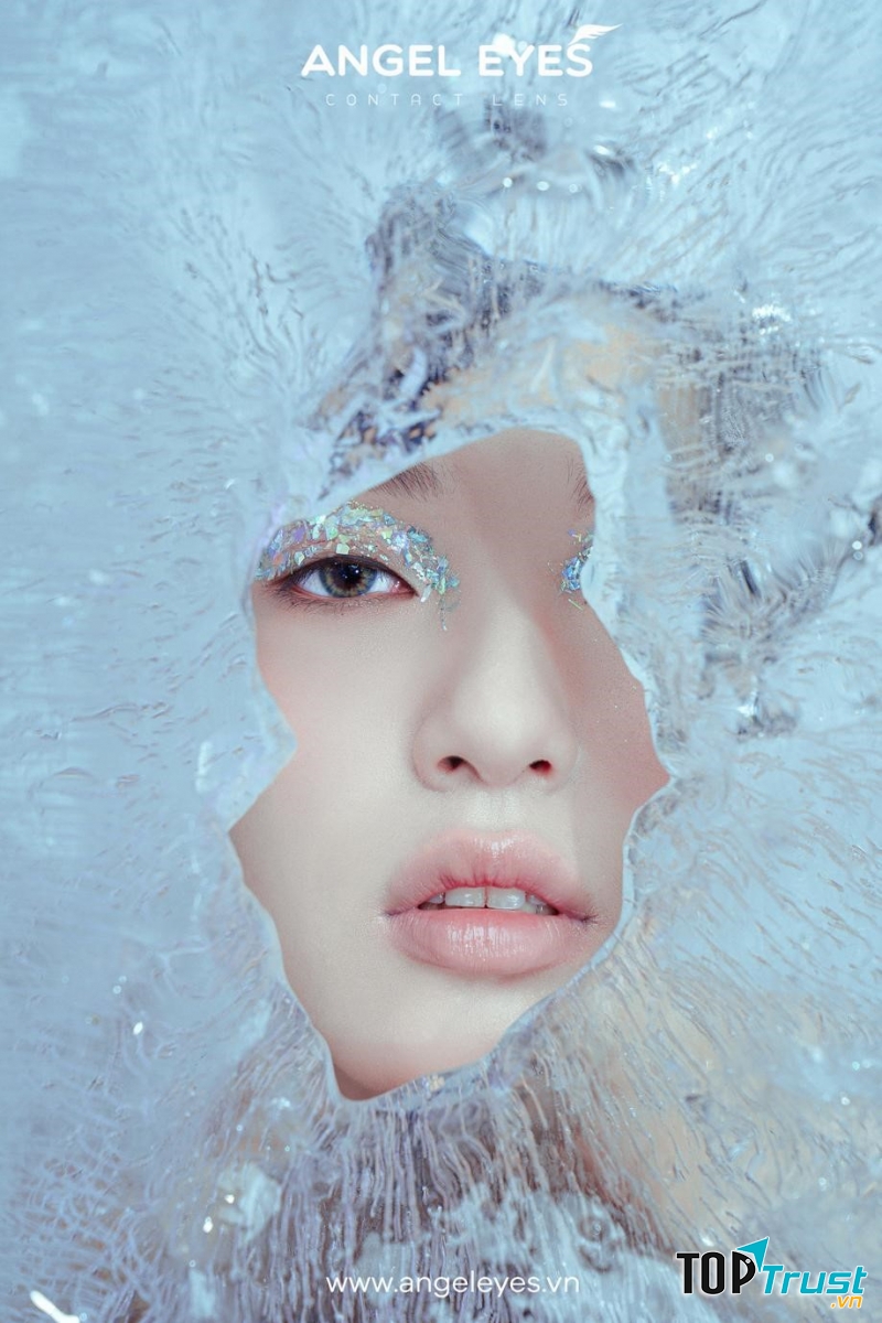 Một mẫu lens của Angel Eyes Contact Lens