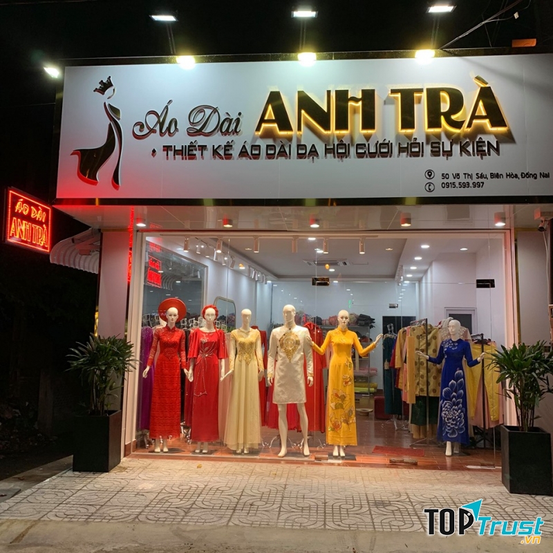 Áo dài Anh Trà là lựa chọn của rất nhiều cô dâu vì kiểu dáng mới lạ, đẹp mắt