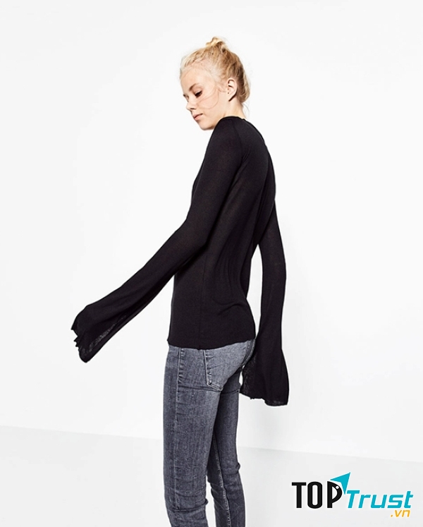 Áo thun mỏng có tay ống dài và loe rộng nền nã cho mùa thu se lạnh tràn về