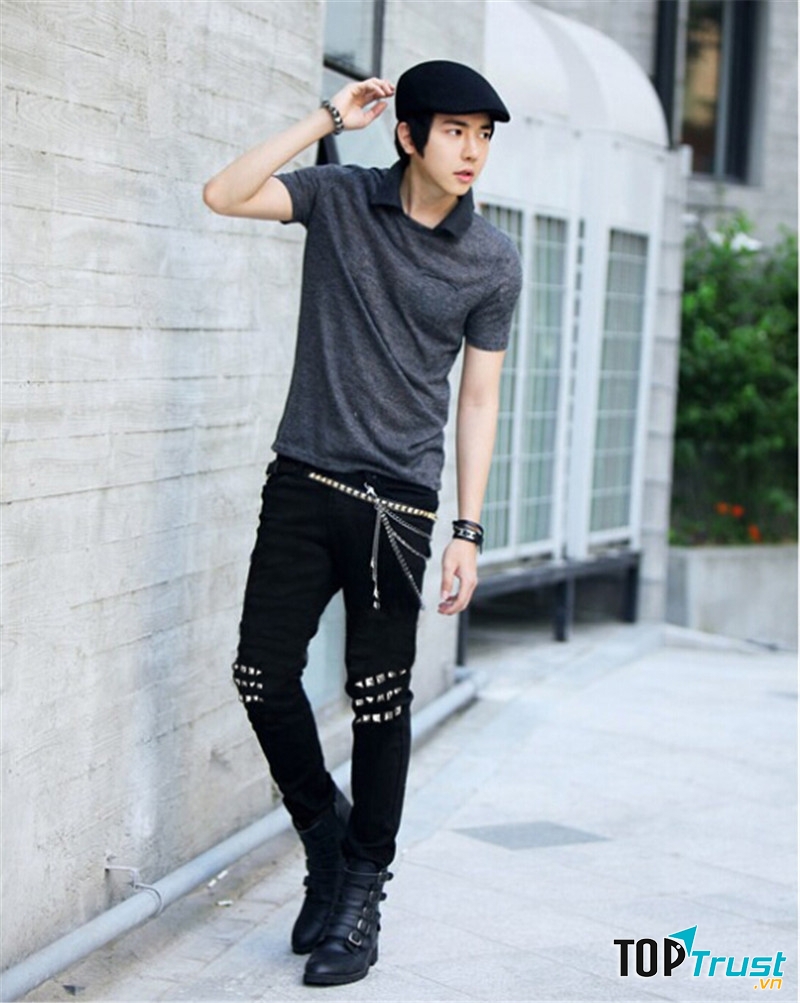 Áo thun tùy theo chất liệu mà sẽ có độ co giãn và thoáng mát khác nhau đem lại cảm giác thoải mái nhẹ nhàng khi vận động.