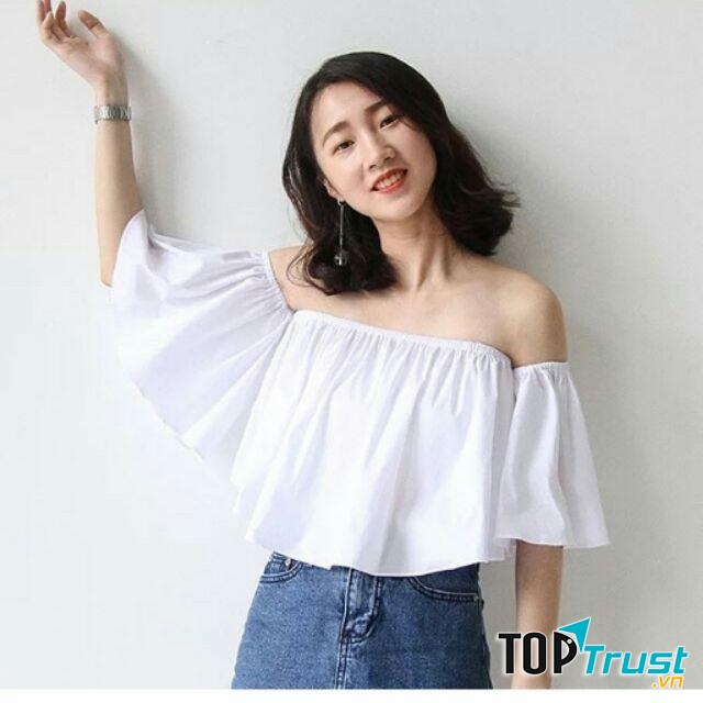 Áo trễ vai trắng vừa đơn giản vừa điệu đà
