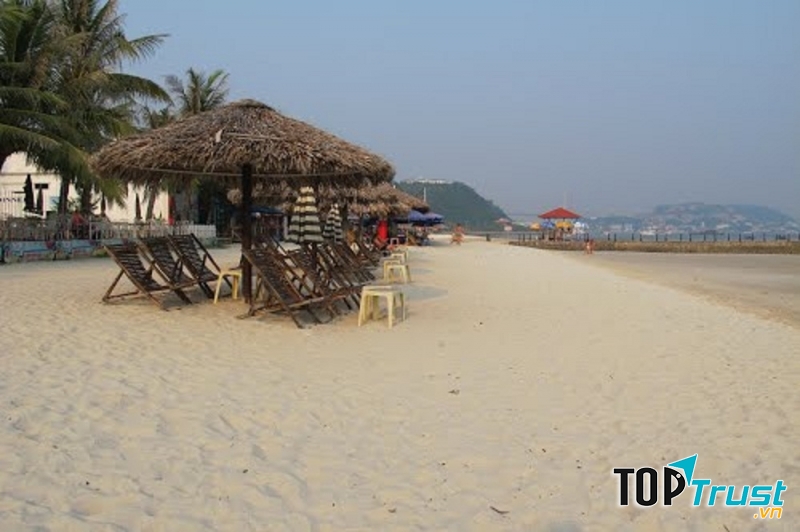 Bãi tắm nhân tạo ở Bãi Cháy