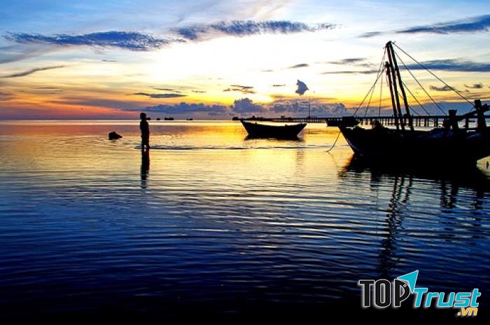 Bình minh trên biển Xuân Thành