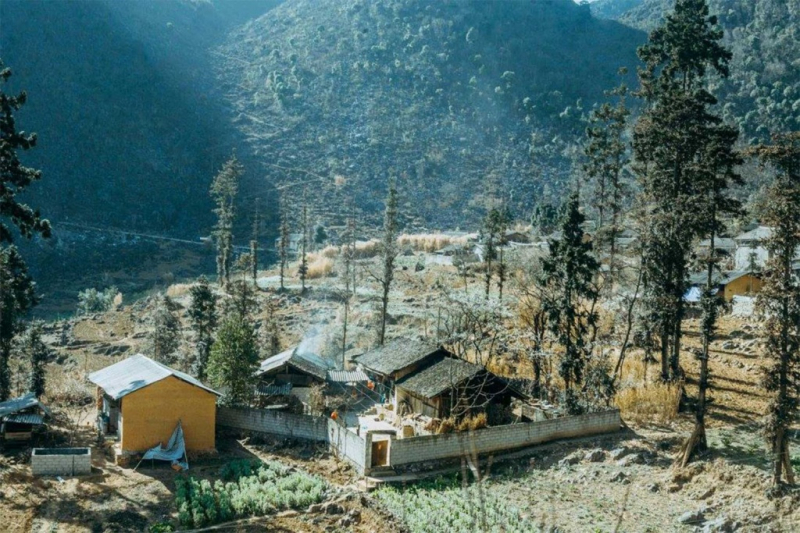 Bản Lô Lô Chải