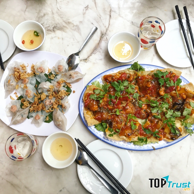 Bánh hoa hồng trắng Hội An