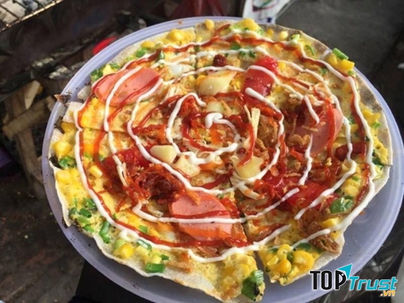 Bánh tráng nướng kí túc xá Bách Khoa có mức giá rất dễ chịu