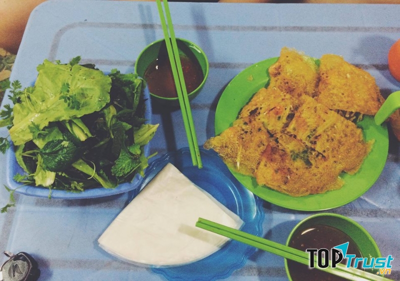 Đĩa bánh xèo thơm ngon