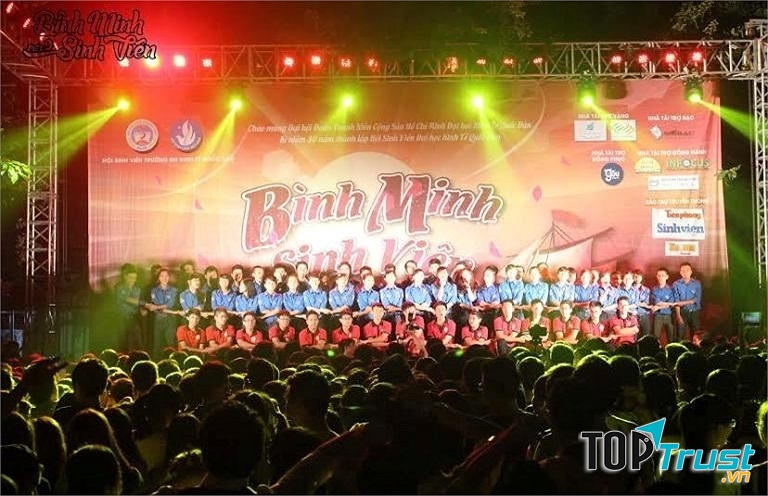 Một góc sân khấu Bình minh sinh viên