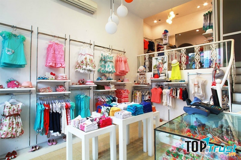 Bên trong một cửa hàng Blue Kids.