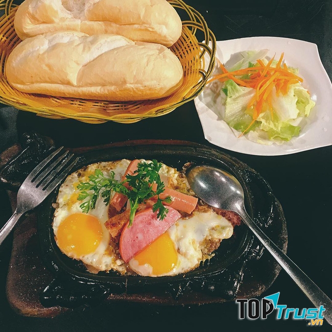 Bò né là một thức ăn giầu đạm