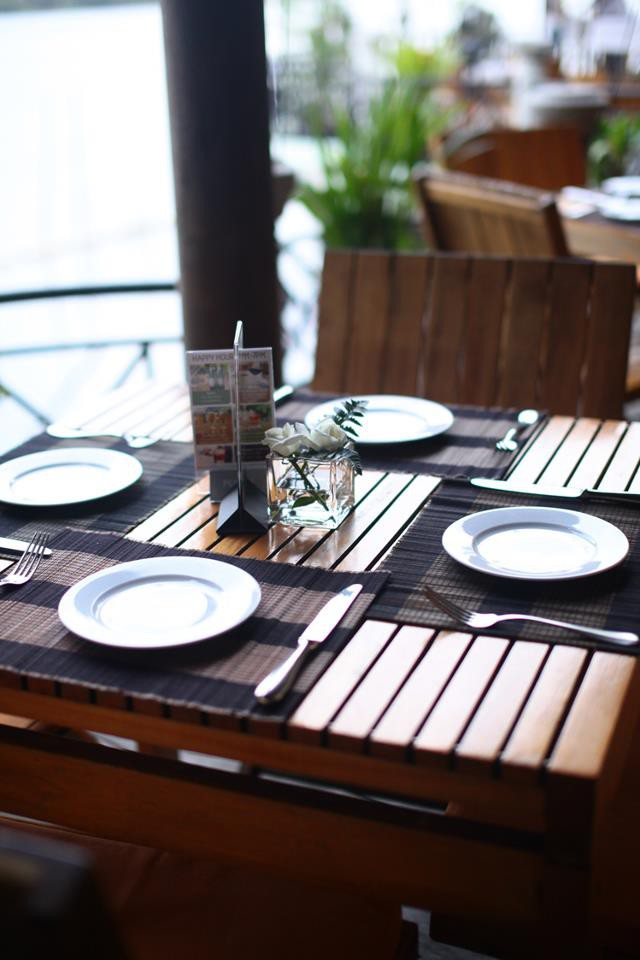 Bạn có thể vừa thức cà phê, vừa du thuyền ngắm cảnh