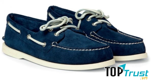 Đặc điểm nhận dạng của giày Boat chính là chi tiết dây giày ở phía trên và phần đế làm từ cao su chống trơn