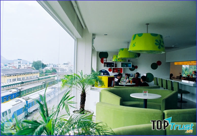 Không gian thoáng, yên tĩnh để đọc sách, làm việc