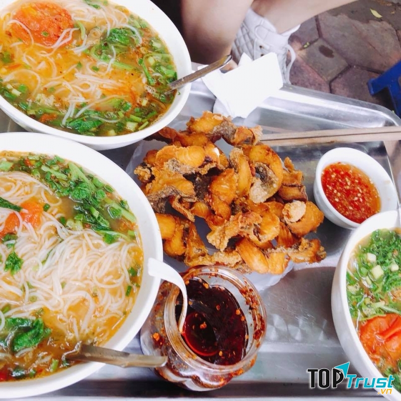 Món bùn cá nức tiếng tại 30 Nguyễn Thái Học