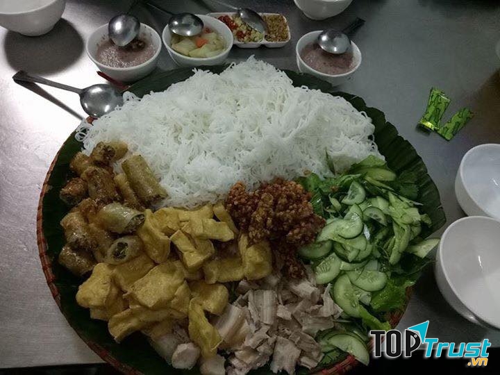 Một mẹt bún đậu mắm tôm