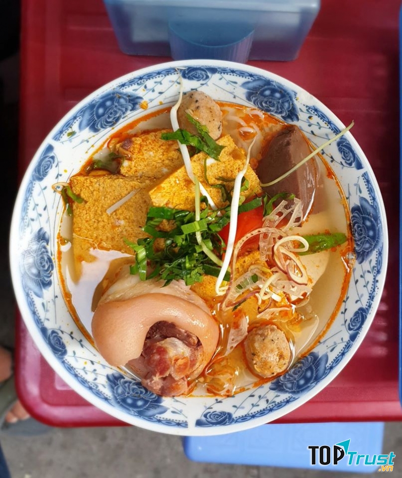 Bún riêu cua Ngã Năm