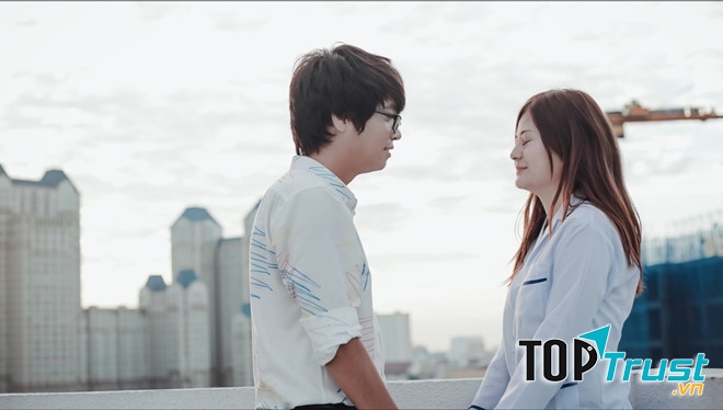 Một cảnh quay trong MV Buông