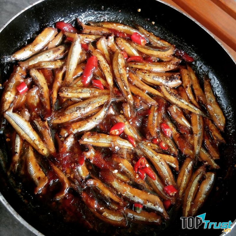 Cá cơm kho cay