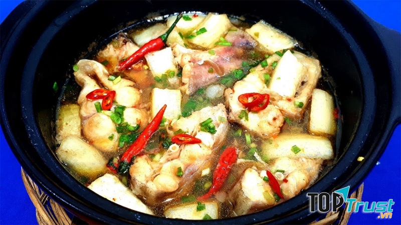 Cá hú kho nước dừa tươi