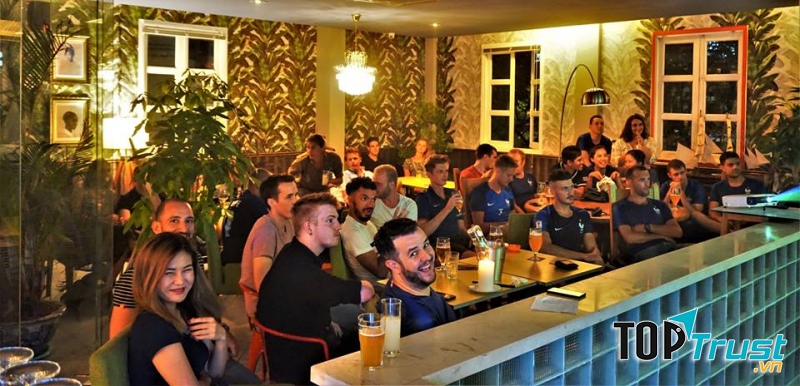 Nhà hàng thu hút rất nhiều khách nước ngoài