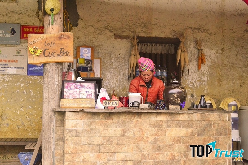 Bạn có thể gọi ly đen đá,  tách trà xanh matcha hay cốc rượu ngô trứ danh