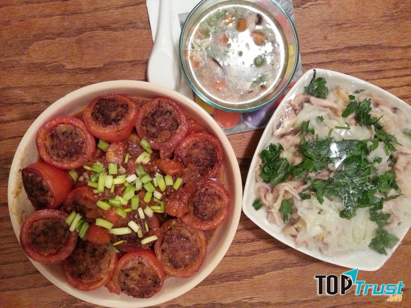 Món cà chua nhồi thịt ngon lành