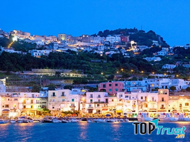Capri xứng đáng với tên gọi viên ngọc sáng giá của Ý