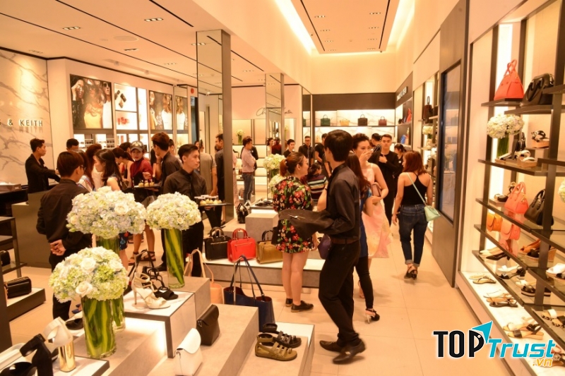 Charles & Keith luôn được khách hàng ủng hộ