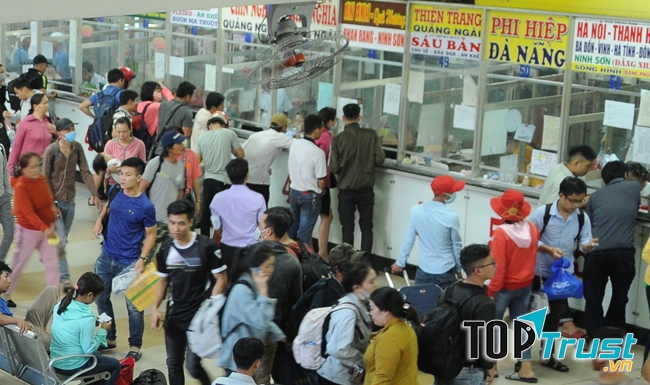 Cháy vé tàu xe những ngày Tết là chuyện muôn thuở