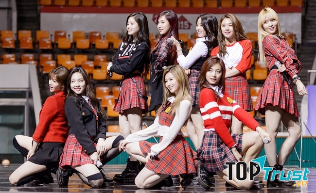 TWICE  là tân binh khủng nhà JYP