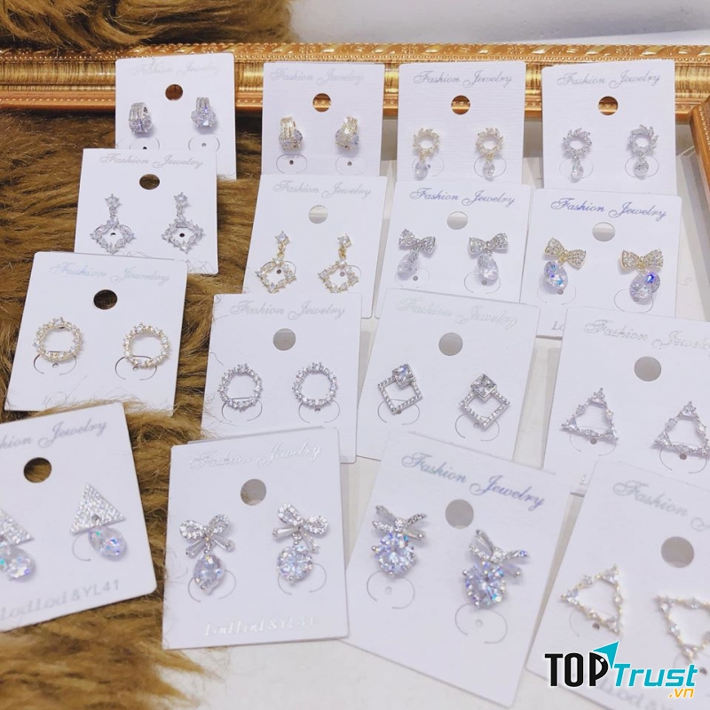 Những mẫu khuyên tai đơn giản nhưng bắt mắt