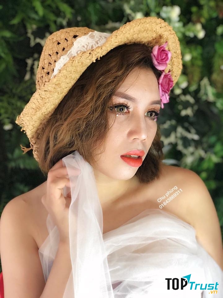 Chu Phùng Make Up
