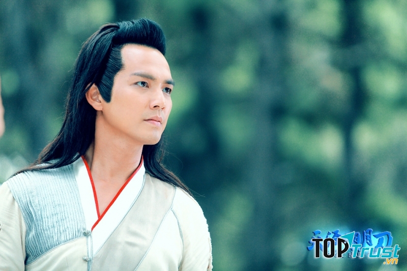 Vẻ phong trần cuốn hút người xem ở mọi góc cạnh.