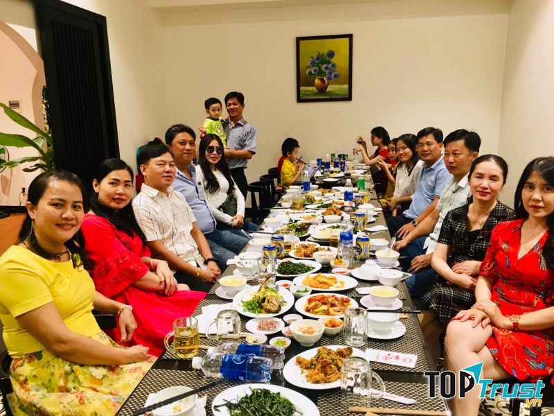 Nhà hàng cơm niêu Ngói Đỏ