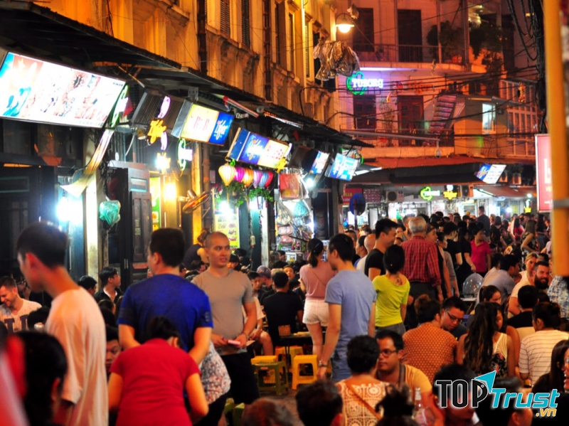 Con phố Tạ Hiện