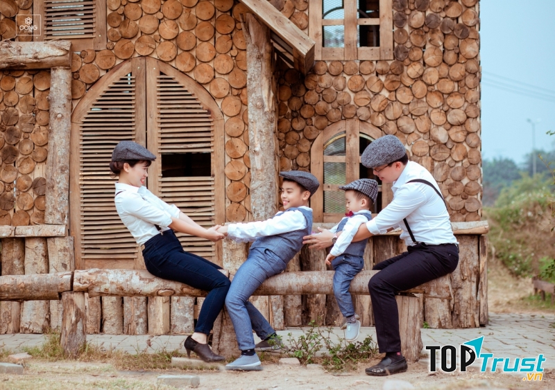 CỘNG STUDIO cam kết mang tới cho các gia đình những gói chụp trong dịch vụ chụp ảnh gia đình với chi phí rẻ đi kèm với chất lượng tuyệt vời đến tay khách hàng.