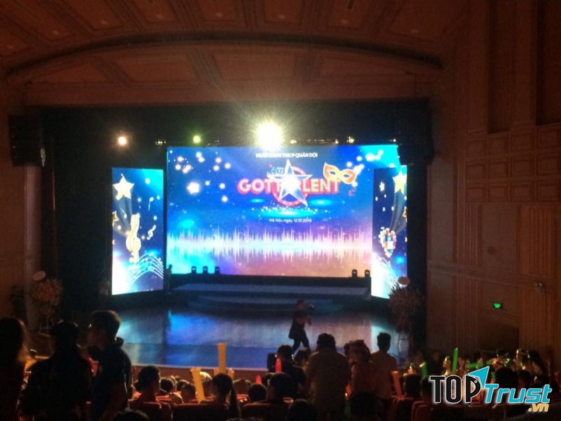 Máy chiếu, màn chiếu có chất lượng tốt, độ nét và chất lượng hình ảnh cao