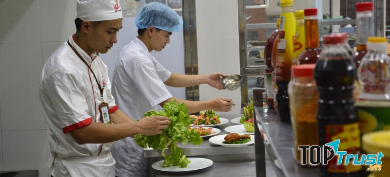 Bếp Lửa Việt đã trở thành đối tác tin cậy và uy ín cho nhiều trường học uy tín như: Trường THPT Nhân Việt, Trường THCS - THPT Hoa Sen...