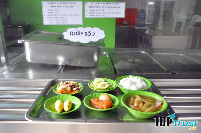 Đảm bảo vệ sinh an toàn thực phẩm trong từng khẩu phần ăn.