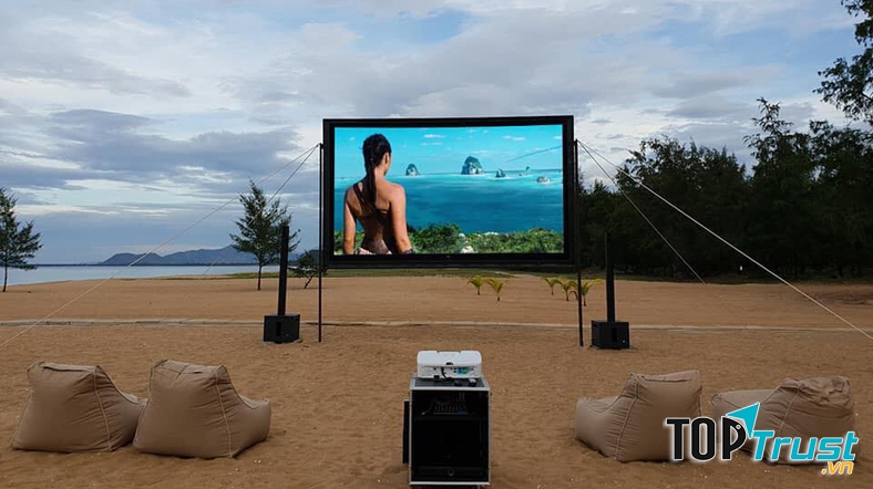 Công ty TNHH Thương Mại Và Dịch Vụ Cho Thuê Giá Rẻ cho thuê máy chiếu ngoài trời